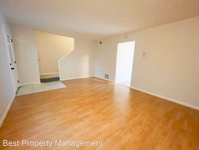 Updated 4 Bedroom 2 Bath Townhome in Union City photo 4