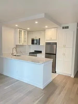 1 Irving Pl New York, NY 10003 photo 4