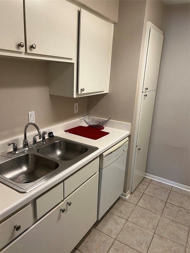 1900 Bay Area Boulevard, Houston, TX 77058 photo 2