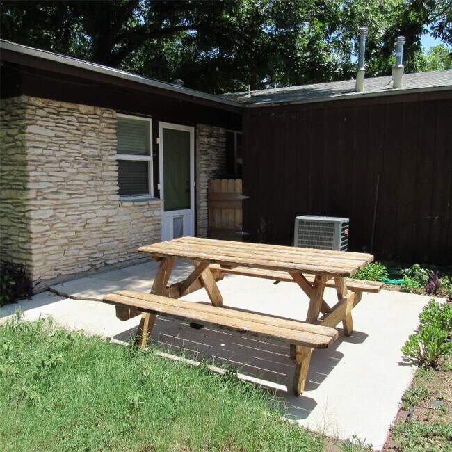 1200 Brentwood St Austin, TX 78757 photo 3