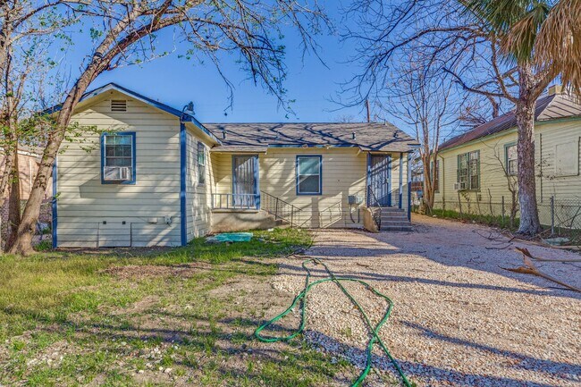 616-618 Porter St San Antonio, TX 78210 photo 2