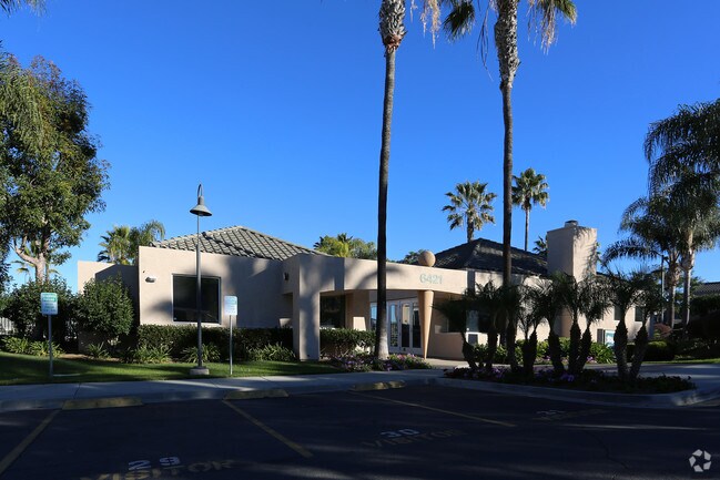 Villa Loma Apartments photo 2