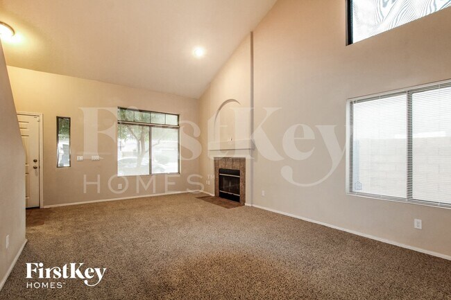 15886 W Statler St Surprise, AZ 85374 photo 3