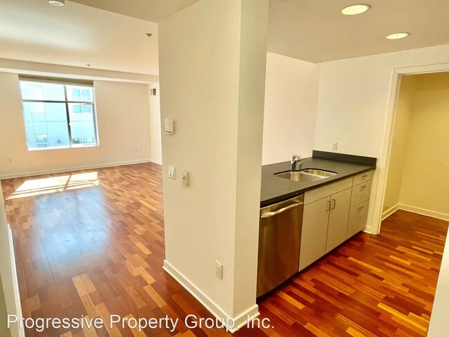 451 Kansas St photo 4