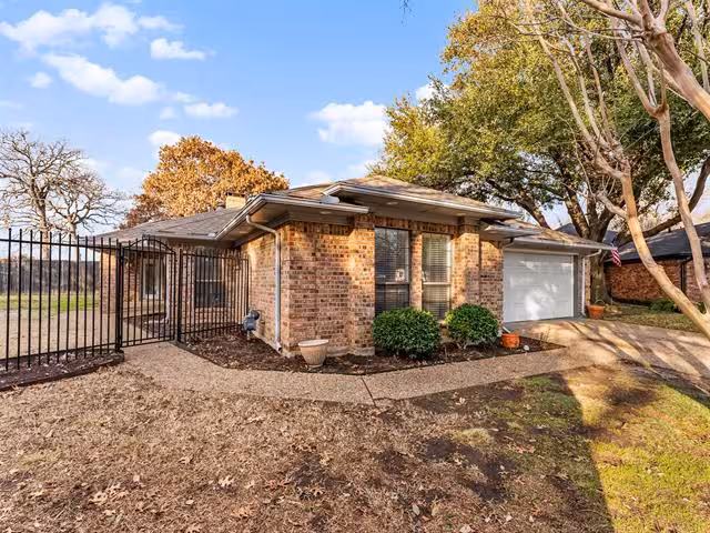 400 Ricker Court, Irving, TX 75061 photo 4