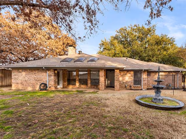 400 Ricker Court, Irving, TX 75061 photo 2