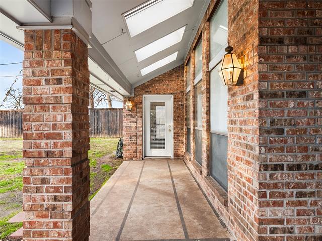 400 Ricker Court, Irving, TX 75061 photo 3