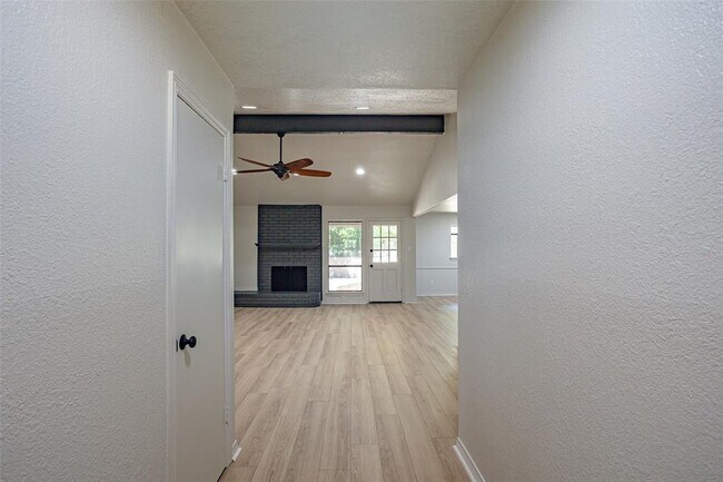 308 Hidden Valley Dr Aledo, TX 76008 photo 3