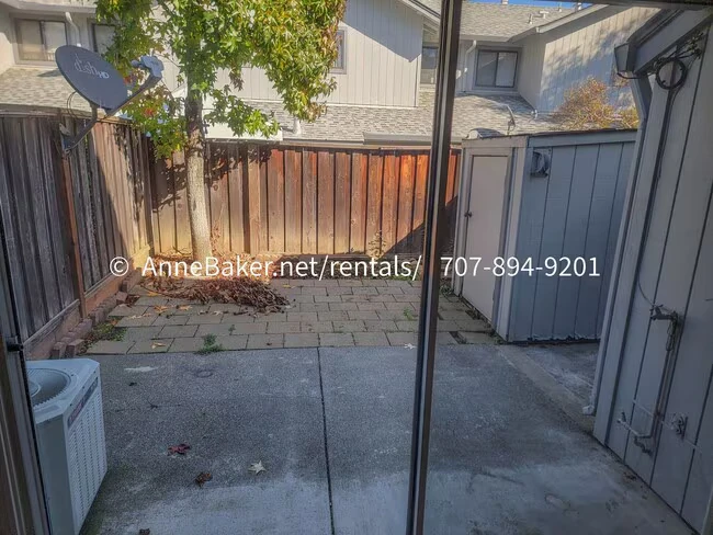 205 Elbridge Cloverdale, CA 95425 photo 3