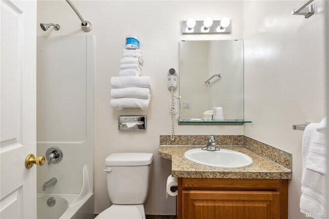 4731 12th Ave NE Seattle, WA 98105 photo 2