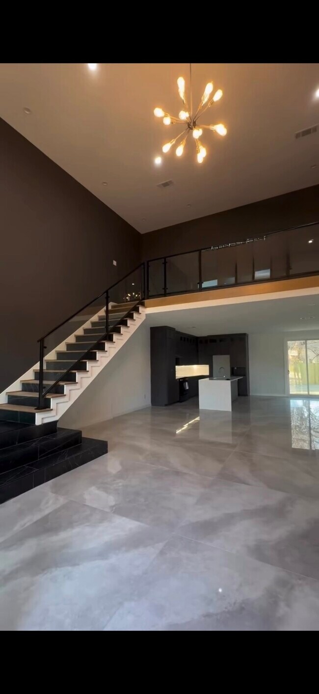 1400 Edgemont Ave Dallas, TX 75216 photo 4
