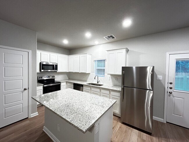 8331 Runner Rdg San Antonio, TX 78249 photo 5