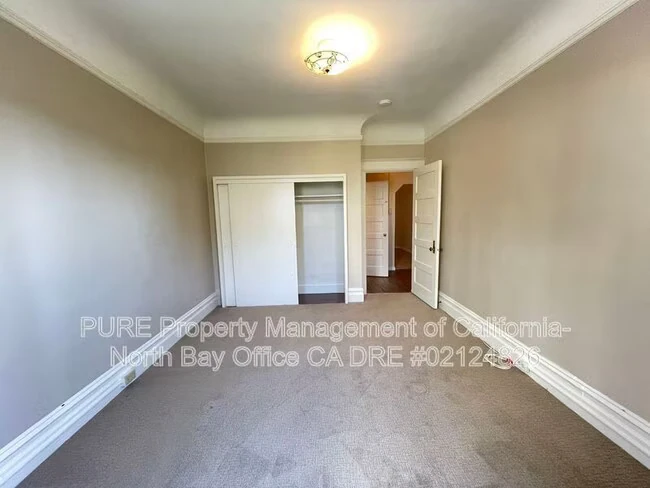 33 27th St San Francisco, CA 94110 photo 3