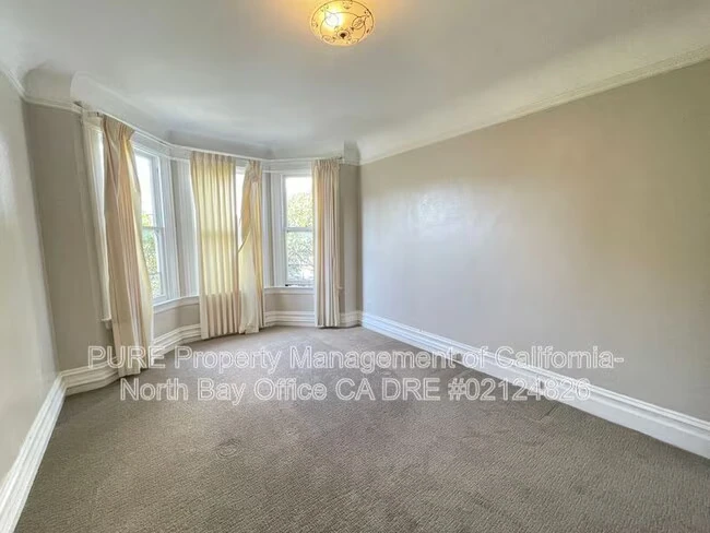 33 27th St San Francisco, CA 94110 photo 2