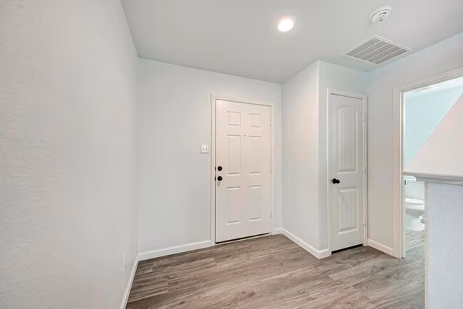 801 Estes Park Taylor, TX 76574 photo 5