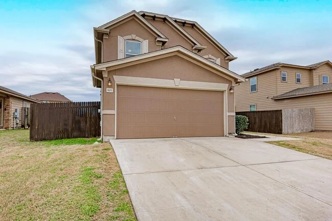 801 Estes Park Taylor, TX 76574 photo 3