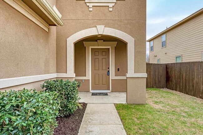 801 Estes Park Taylor, TX 76574 photo 4