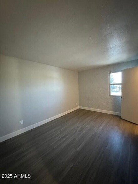 2250 W Glendale Ave Phoenix, AZ 85021 photo 5
