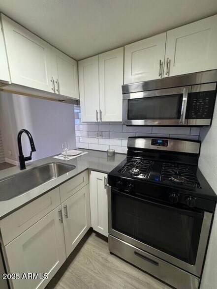 2250 W Glendale Ave Phoenix, AZ 85021 photo 2