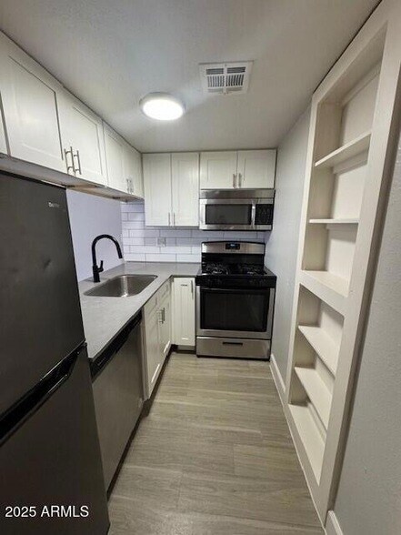 2250 W Glendale Ave Phoenix, AZ 85021 photo 3