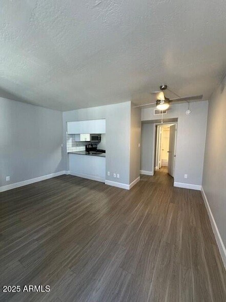 2250 W Glendale Ave Phoenix, AZ 85021 photo 4