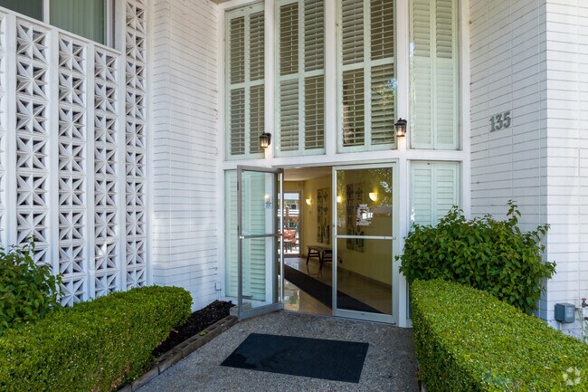 Shutters Apartments photo 3