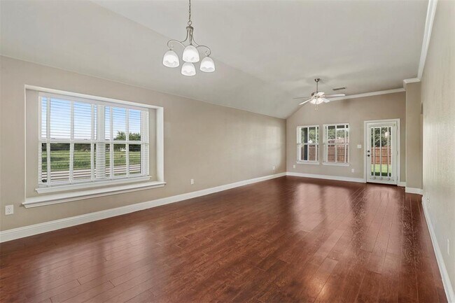 4001 Oakwood Circle, Aubrey, TX 76227 photo 4