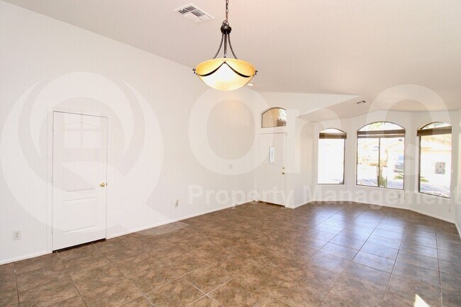 641 E Lovegrass Dr San Tan Valley, AZ 85143 photo 5