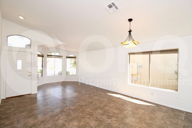 641 E Lovegrass Dr San Tan Valley, AZ 85143 photo 4