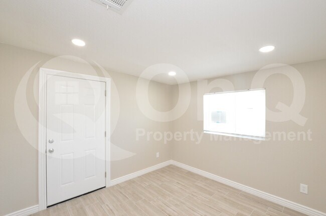4044 W Burgess Ln Phoenix, AZ 85041 photo 5