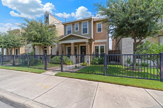 215 E Courtland Pl San Antonio, TX 78212 photo 4