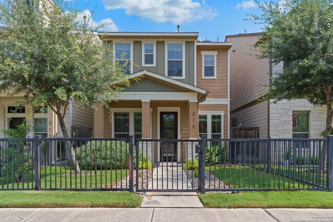 215 E Courtland Pl San Antonio, TX 78212 photo 2