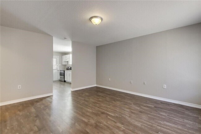 204 Hall St Elgin, TX 78621 photo 5
