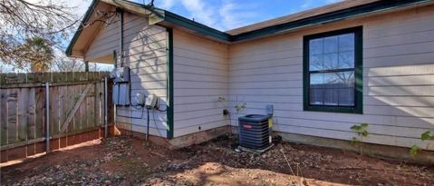 204 Hall St Elgin, TX 78621 photo 3