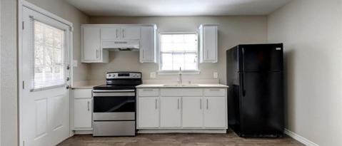 204 Hall St Elgin, TX 78621 photo 2