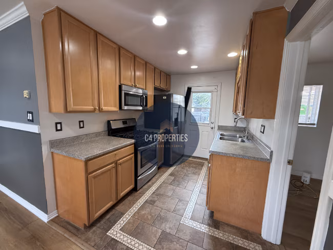 315 Lado De Loma Dr Vista, CA 92083 photo 4