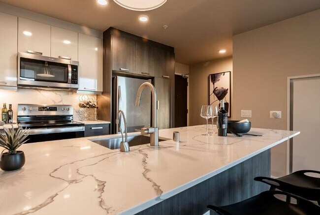 929 109th Ave NE Bellevue, WA 98004 photo 5
