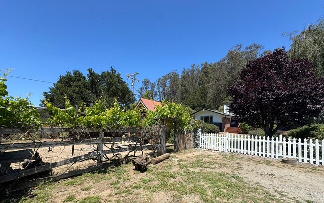 640 Peaceful Valley Dr Watsonville, CA 95076 photo 3