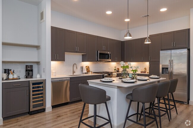 The Rosslyn at Garden Oaks photo 3
