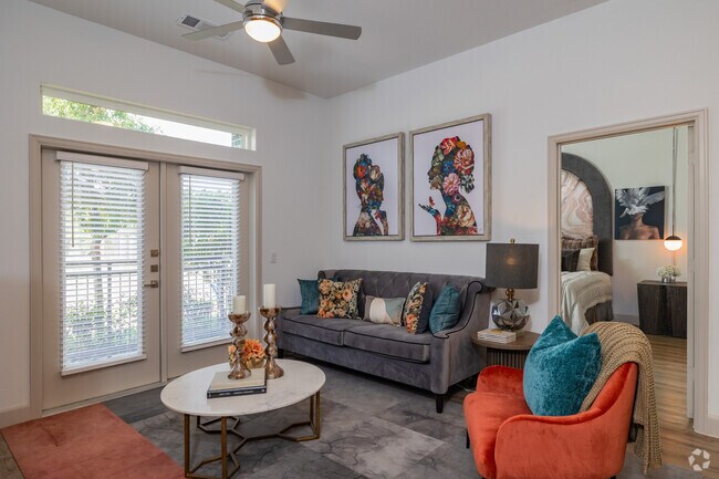 The Rosslyn at Garden Oaks photo 2
