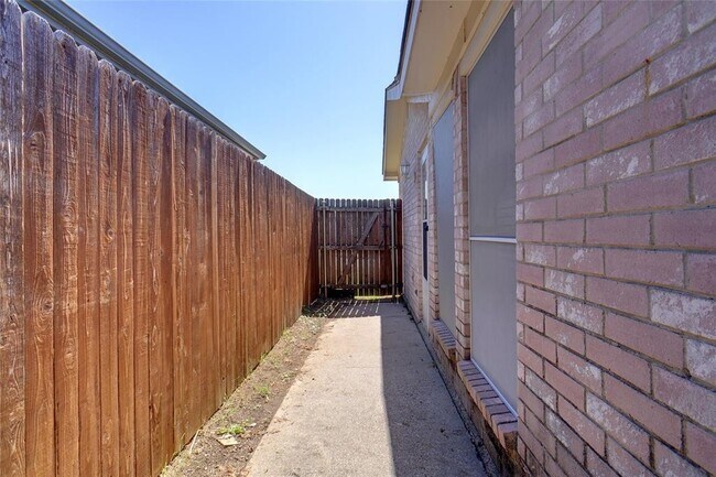 215 Colt Lane, Keller, TX 76248 photo 4