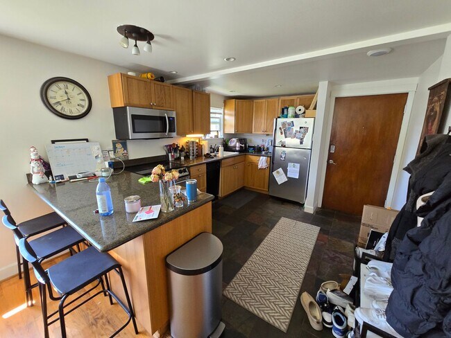 522 Prospect St Seattle, WA 98109 photo 2