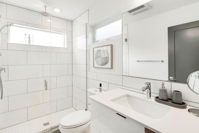 628 10th Ave E Seattle, WA 98102 photo 4