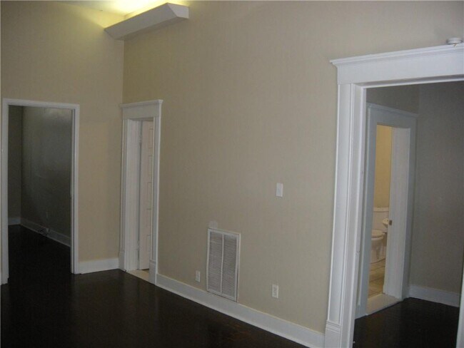 915 W 23rd St Austin, TX 78705 photo 4