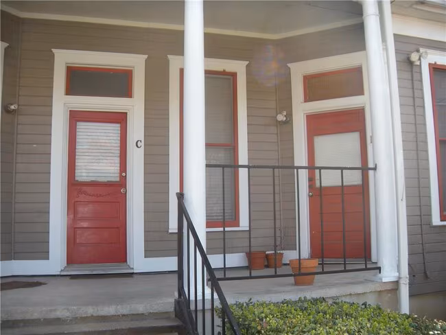 915 W 23rd St Austin, TX 78705 photo 2
