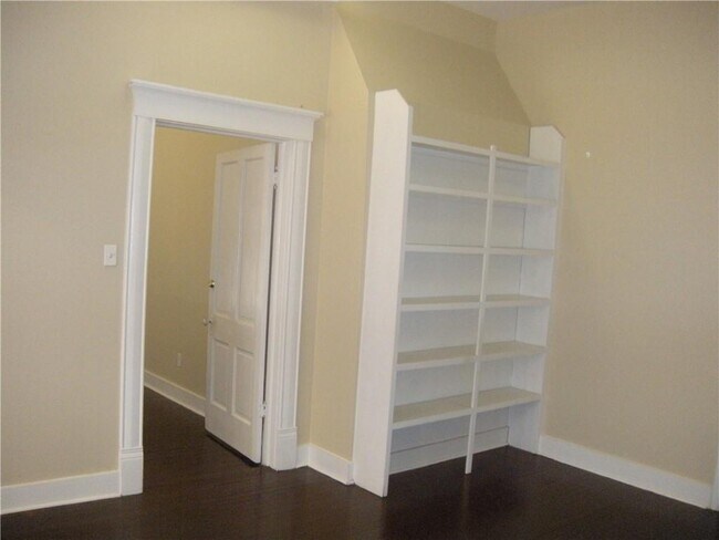 915 W 23rd St Austin, TX 78705 photo 5