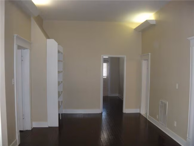 915 W 23rd St Austin, TX 78705 photo 3
