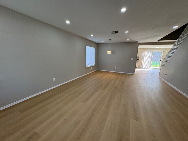 Gorgeous Updated home in the Antioch Hills photo 2