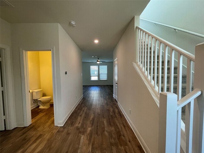 161 Danish Dr Hutto, TX 78634 photo 2