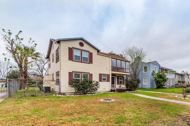 2220-2220 W Mistletoe Ave San Antonio, TX 78201 photo 3